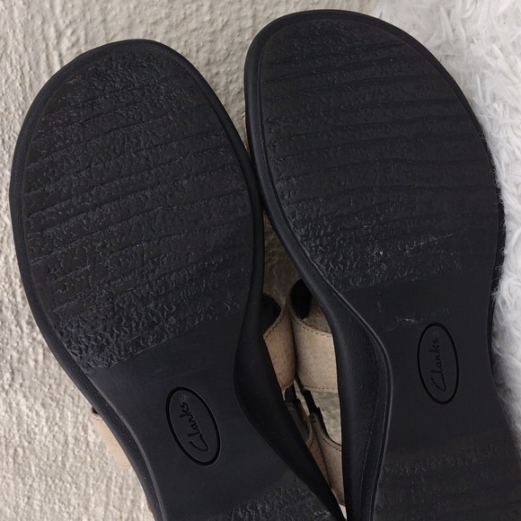 Clarks Artisan Natural Leather Elastic T-Strap Open Toe Low Heel Slingback Shoe - Picture 8 of 16